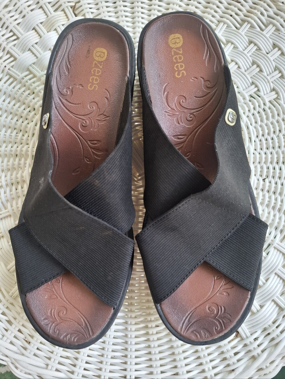 Bzees Desire Slide Sandals Black Stretch Cross Strap Wedge Size 10